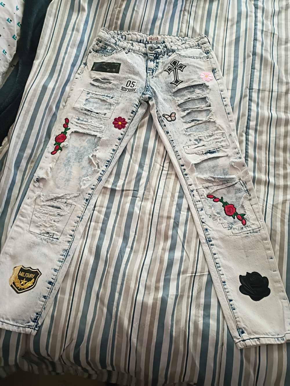 Mudd Light Blue Distressed Skinny Jeans with Floral Patches